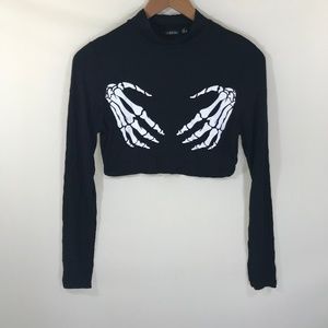 Boohoo Tops - Boohoo Black Skull Hand Crop Top Size 6 Boohoo Tops - Boohoo Black Skull Hand Crop Top Size 6